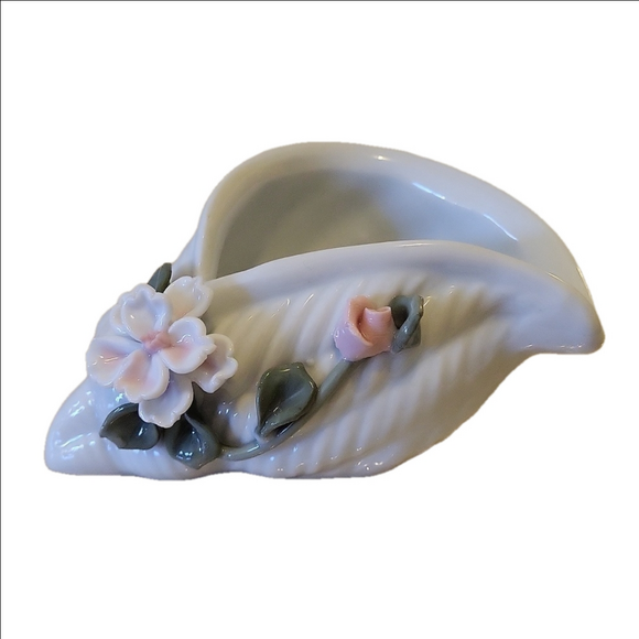 Lefton Other - Lefton clamshell porcelain trinket Dish